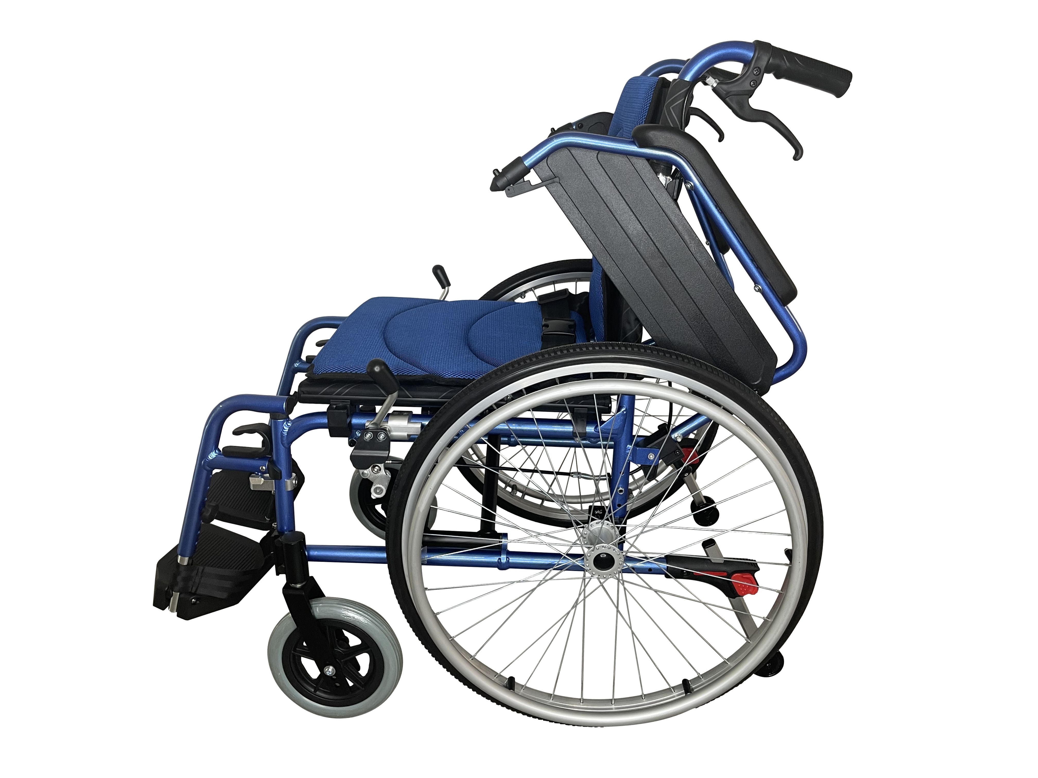 Invalidní vozík s brzdou pro doprovod