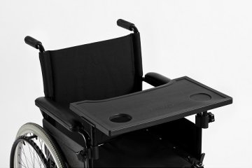 Odnímatelný stůl k invalidnímu vozíku